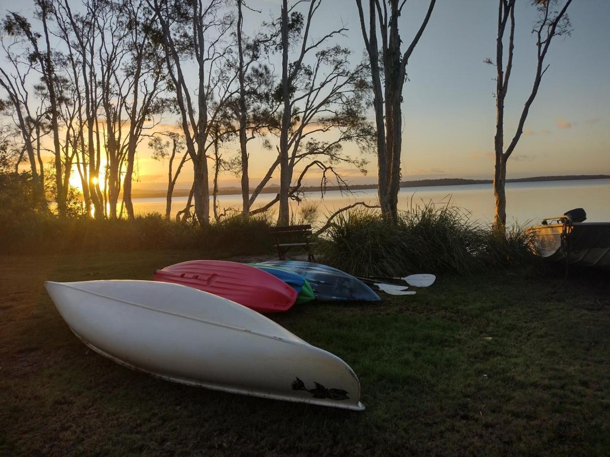 Lake Weyba Noosa Lodge & Kangaroos เพเรเจียนบีช ภายนอก รูปภาพ