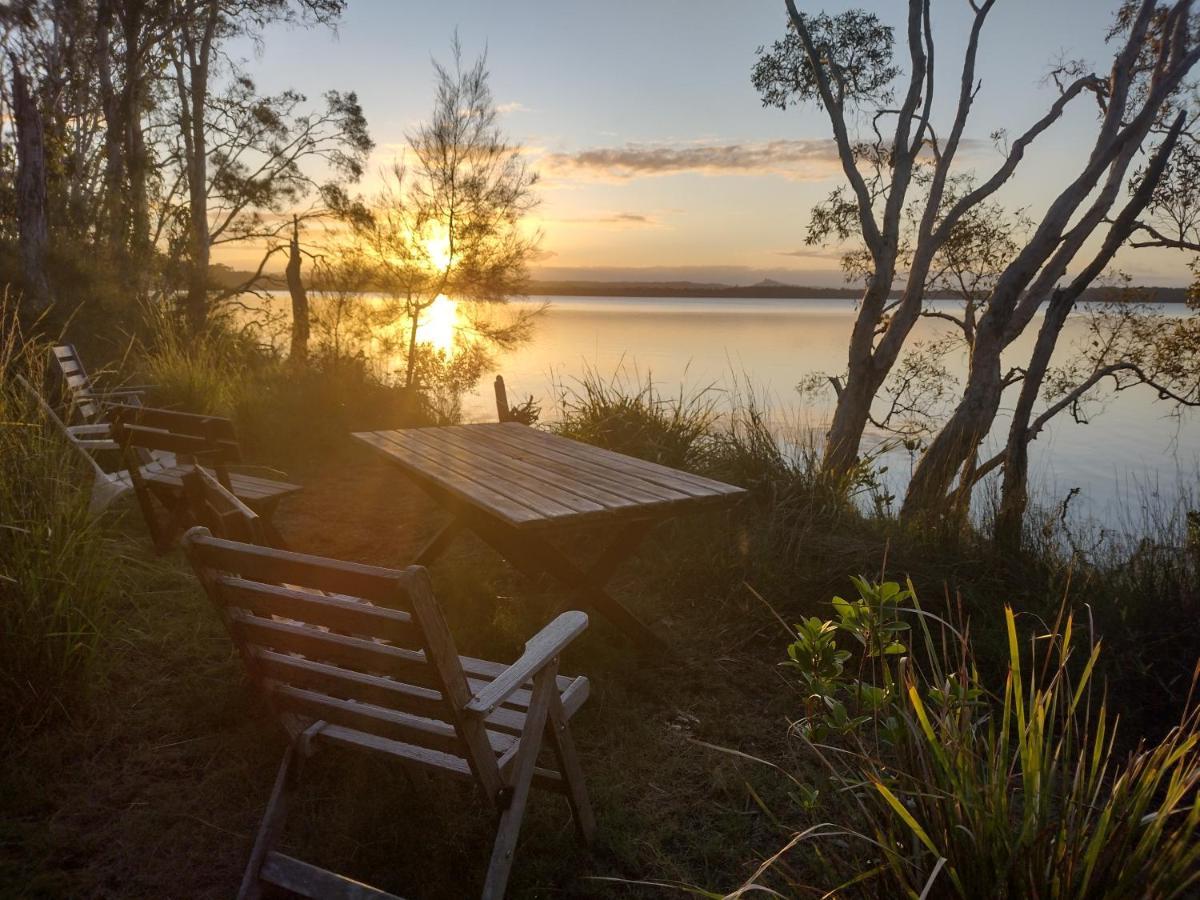 Lake Weyba Noosa Lodge & Kangaroos เพเรเจียนบีช ภายนอก รูปภาพ